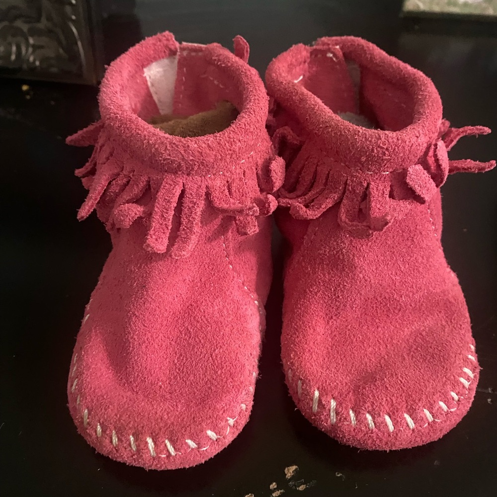 Minnetonka Pink Leather Baby Moccasins